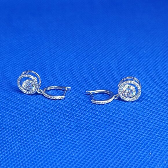 Silvery 2.0 carat Moissanite Earrings - Picture 4 of 6